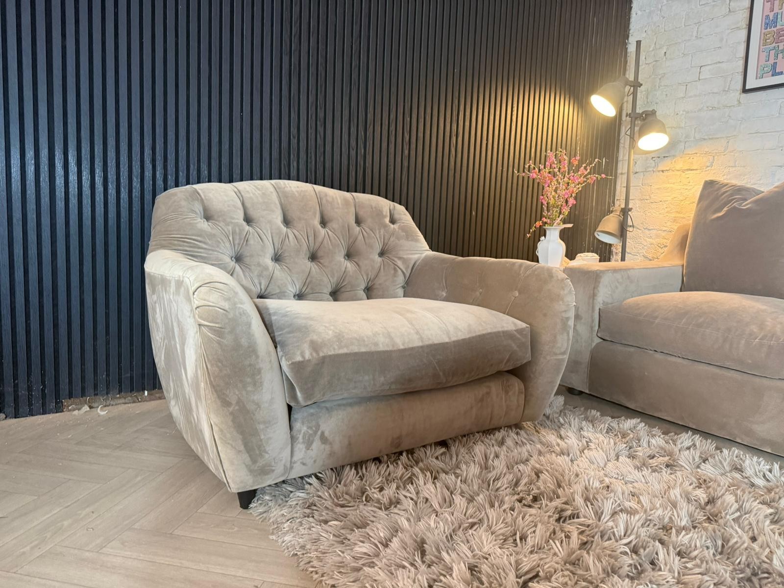 Loaf Oscar Chaise Sofa & Matching Chesterfield Armchair – Mocha – 253 x 170cm