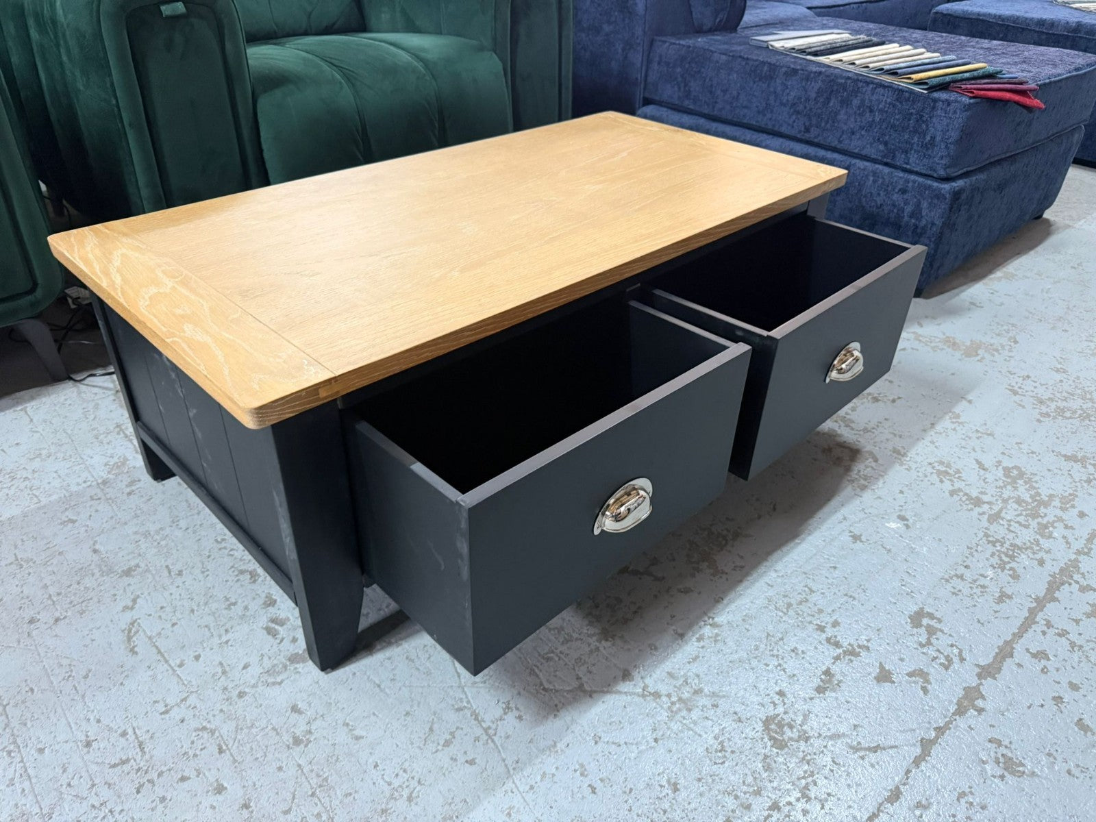 New Stock! HIGH STREET BRAND DFS Country Living “Sloane” Coffee Table ✨