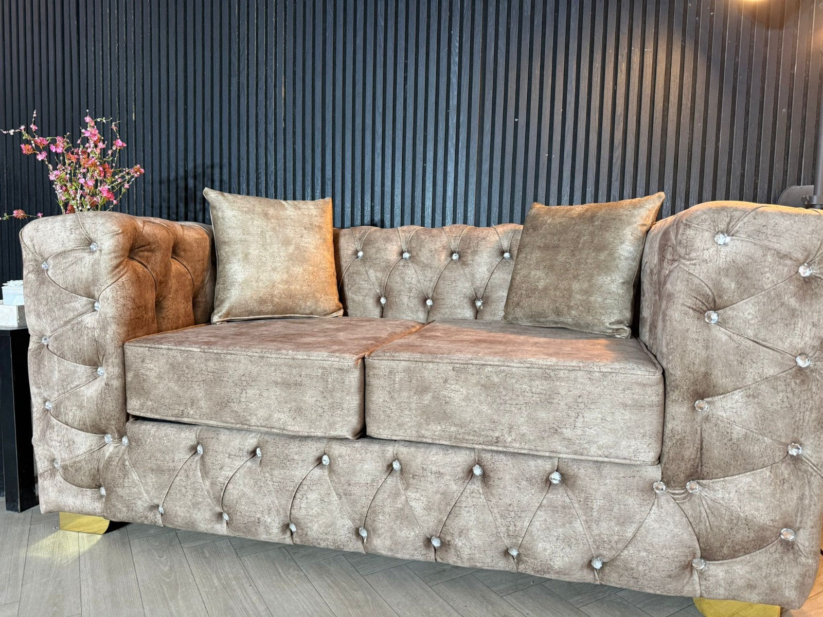 Luxury Chesterfield Style 2 Seater Sofa – Plush Velvet Finish 🛋️