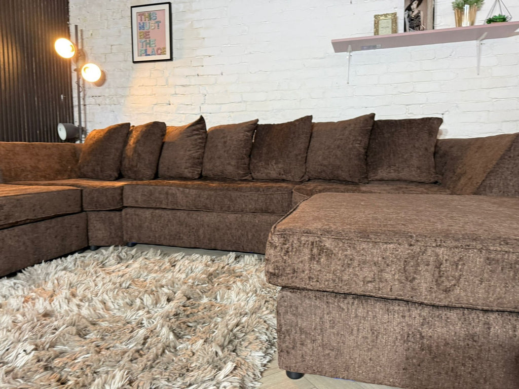New Stock! BRAND NEW Chocolate U Shape Corner Sofa 🤎