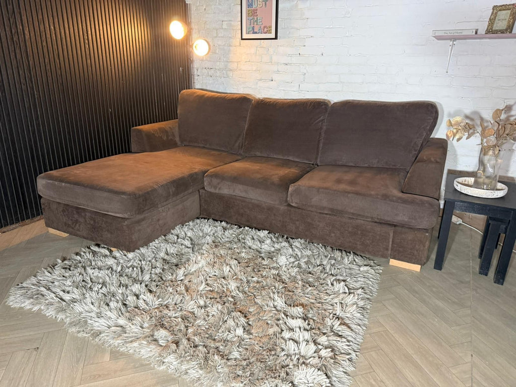 Stunning DFS Freya Corner Sofa in a gorgeous mocha/chocolate brown fabric 😍