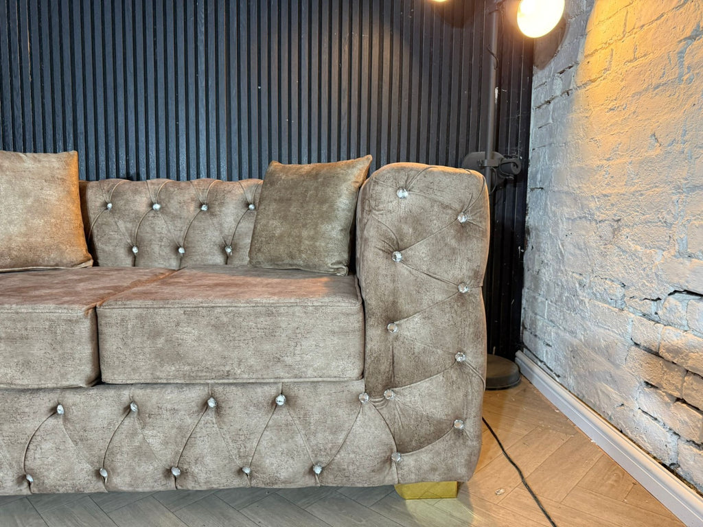 Luxury Chesterfield Style 2 Seater Sofa – Plush Velvet Finish 🛋️