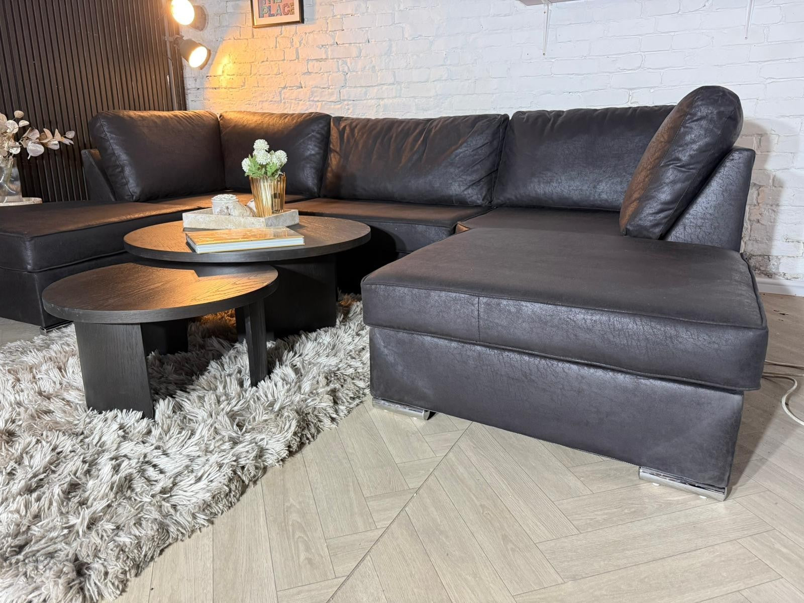 RRP £999 – Black Leather U-Shape Corner Sofa (310 x 190 x 190cm)